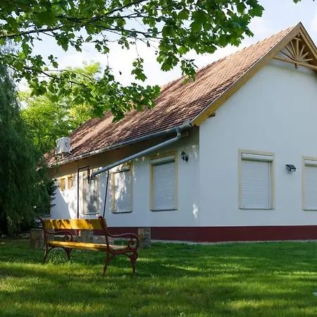 Konukevi Rigo Vendeghaz Es Rendezvenyterem Orosháza