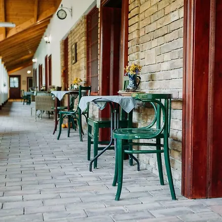 Konukevi Rigo Vendeghaz Es Rendezvenyterem Orosháza